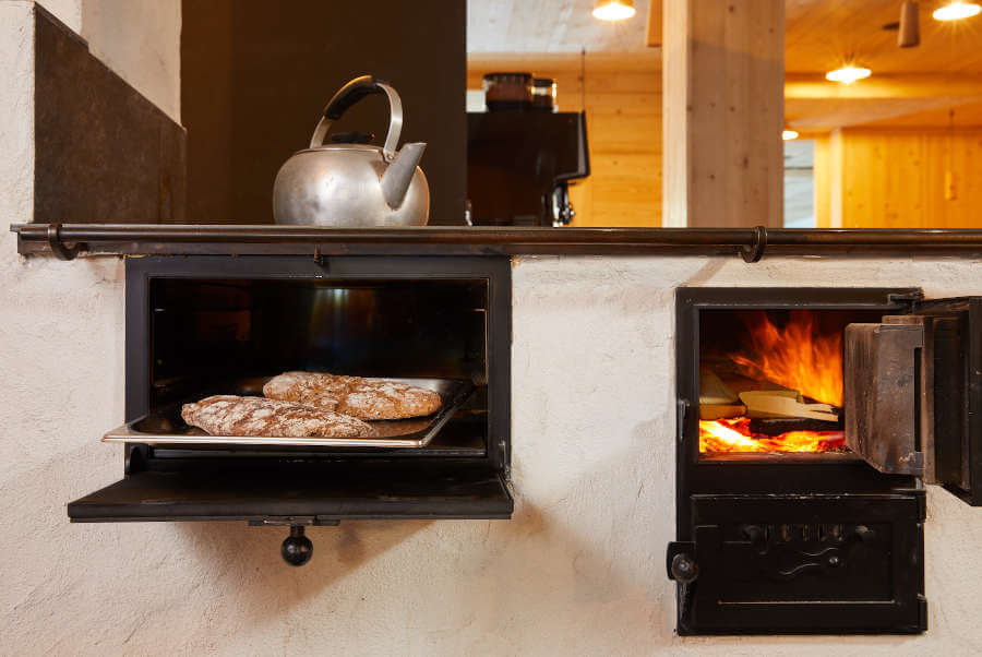 Frisches Brot aus dem Ofen - Blasla Hof