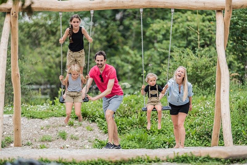 Familienspaß mit Schaukel
