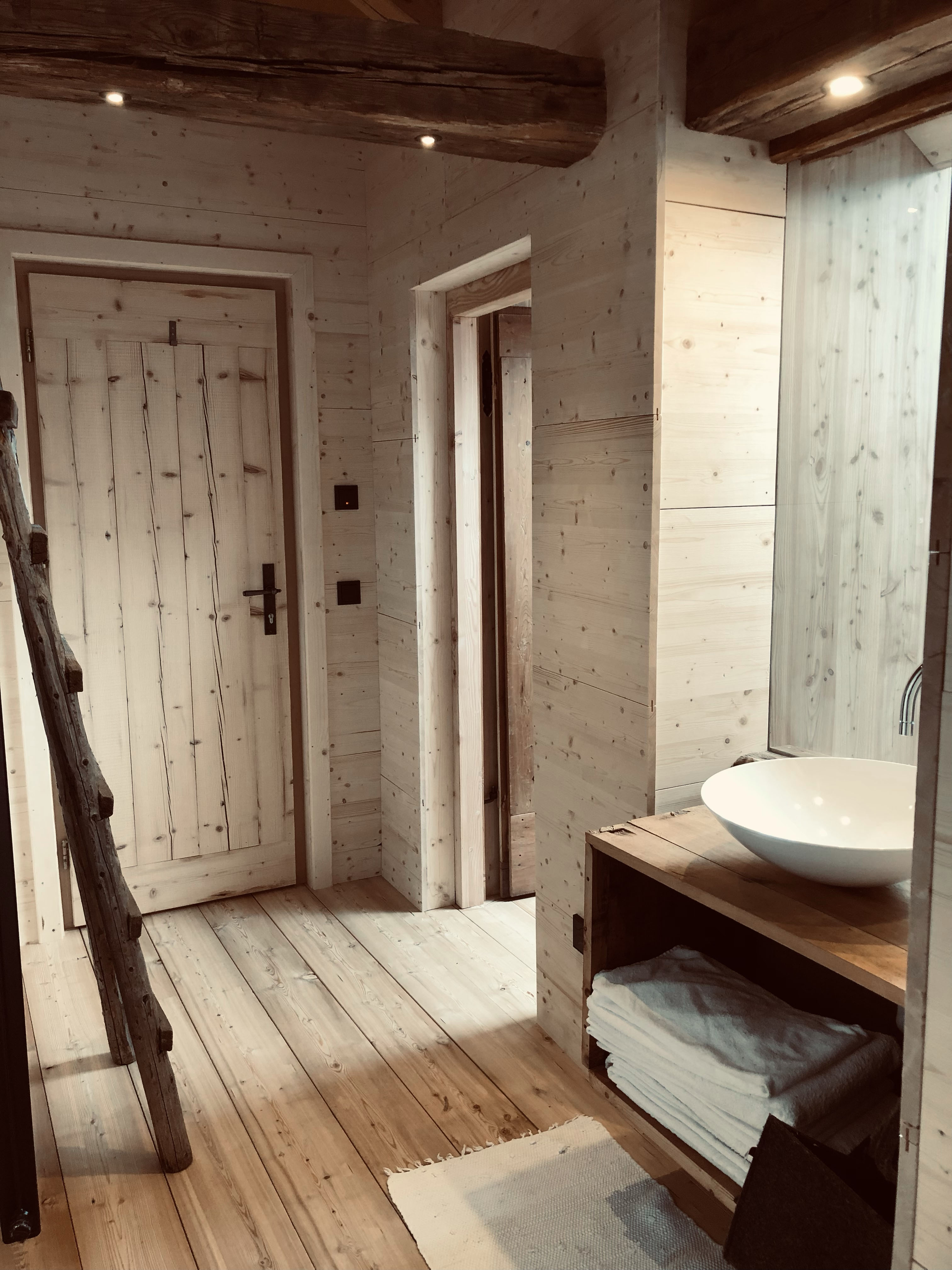 Knechtkommo Holztäfelung